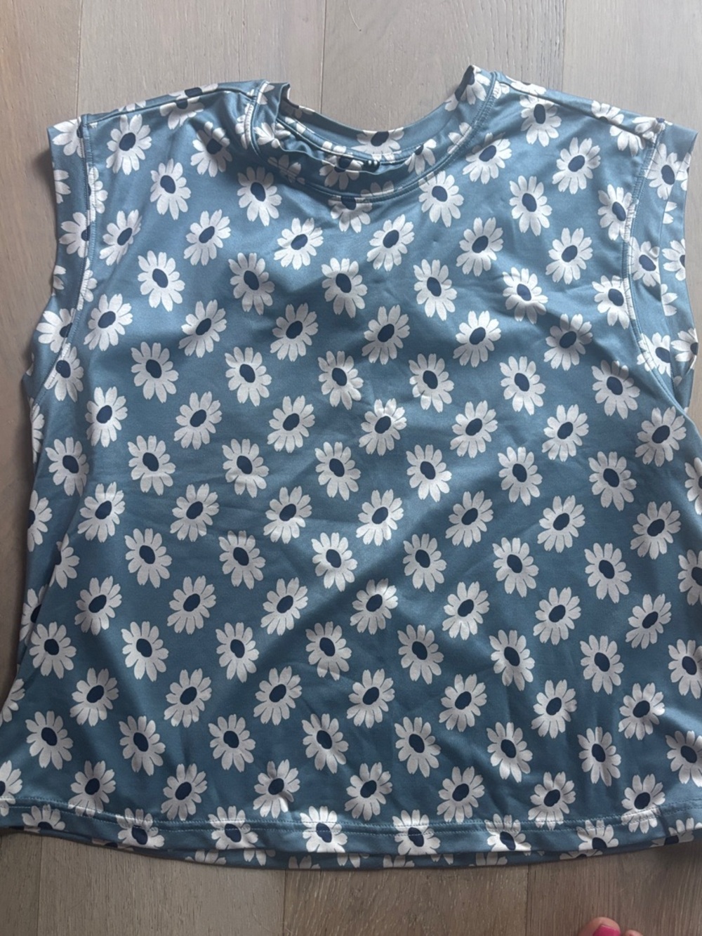 The Great. Outdoors Blue Daisy Print Sleeveless Top